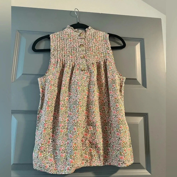 J. Crew Pintuck Cotton Poplin Top in Scattered Blooms
Sz XS - Picture 6 of 6
